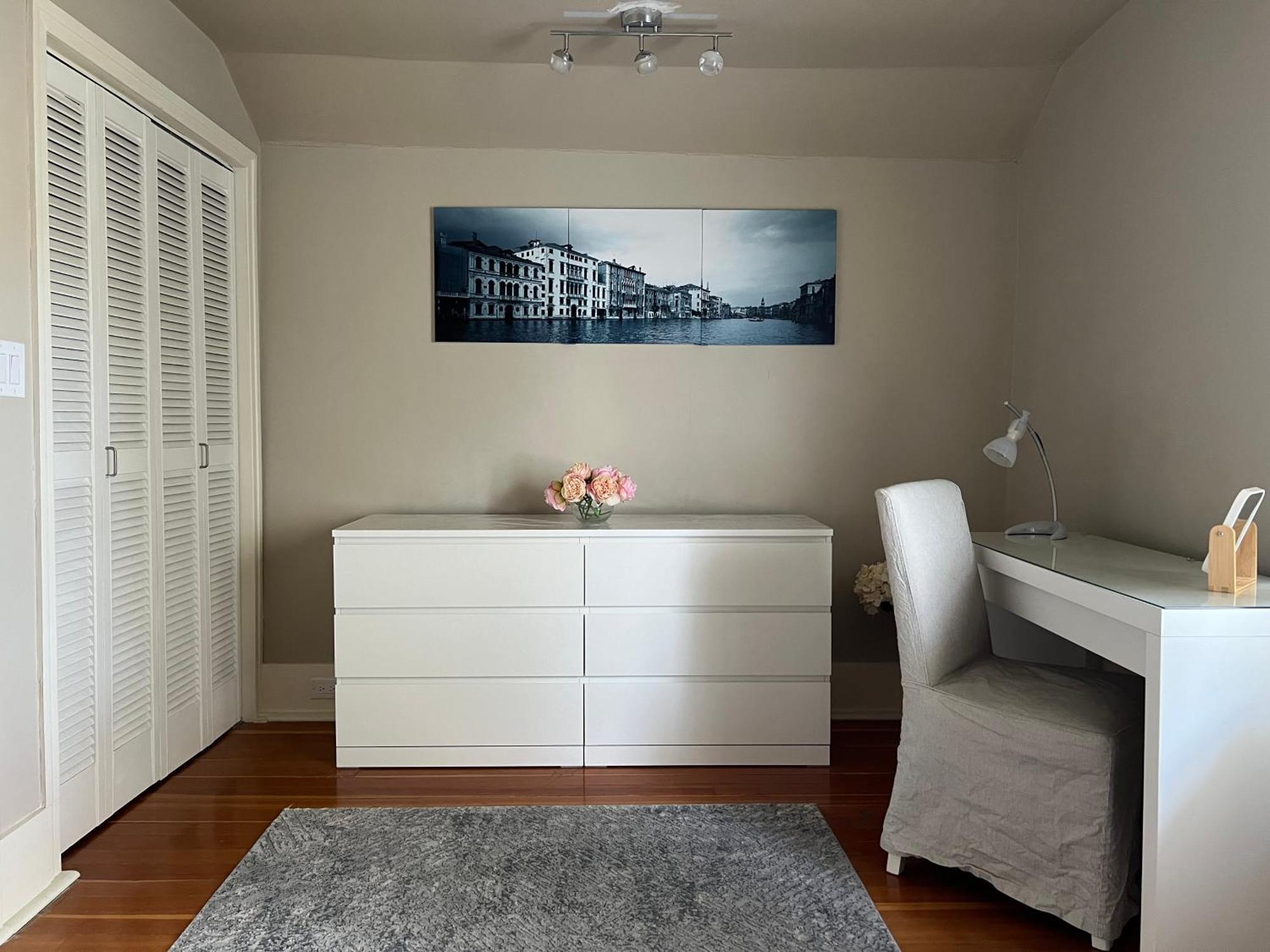 Cozy Homestay In The Master Bedroom Of A River Heights Home Winnipeg Exterior photo